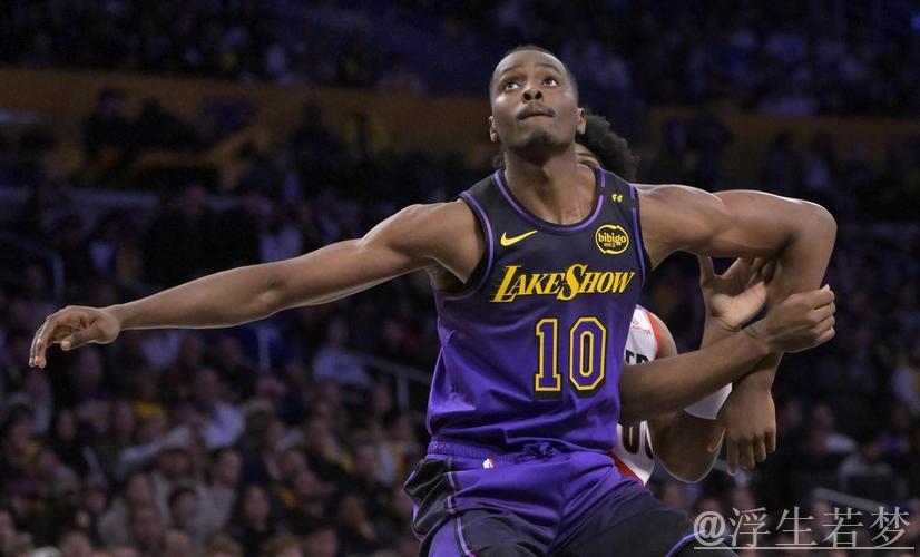 湖人官宣：球队签下克里斯-马农双向合同